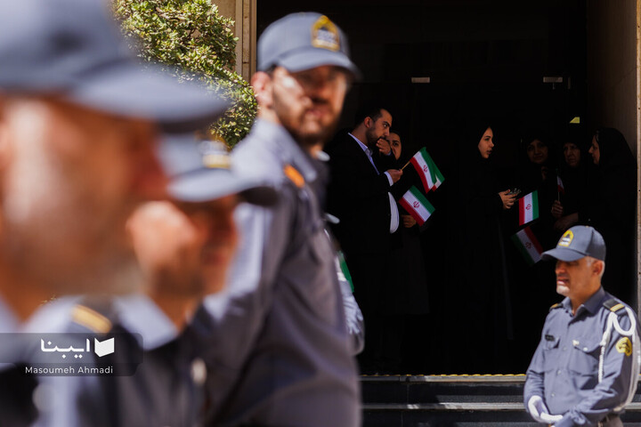 مراسم اهتزاز پرچم جمهوری اسلامی ایران
