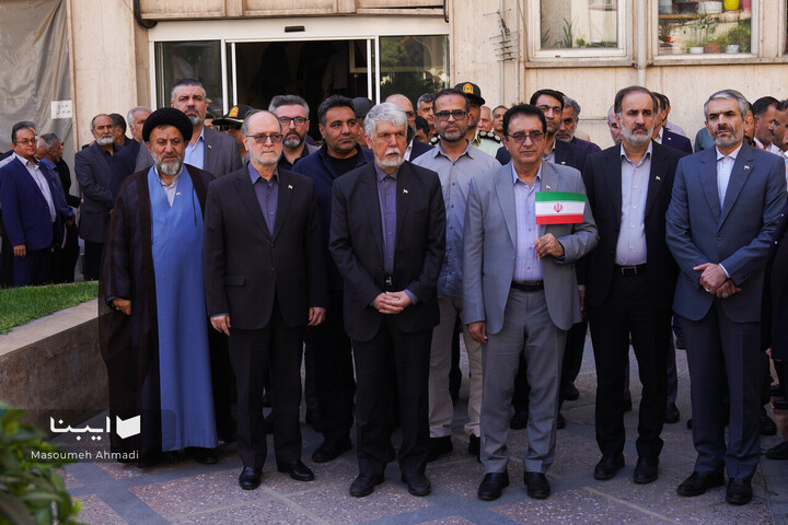 مراسم اهتزاز پرچم جمهوری اسلامی ایران