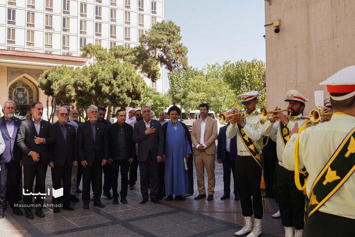 مراسم اهتزاز پرچم جمهوری اسلامی ایران