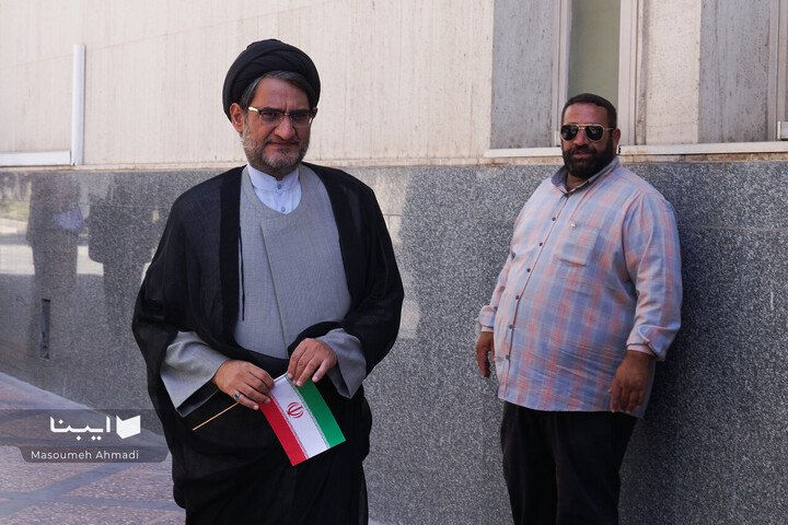 مراسم اهتزاز پرچم جمهوری اسلامی ایران