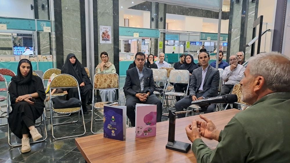 از واژه تا احساس؛ شاعران در قاب نمایشگاه کتاب ارومیه