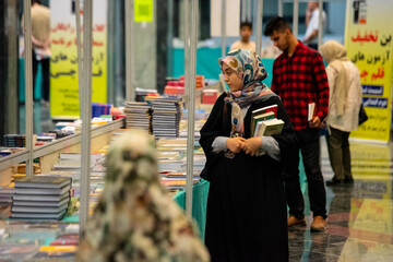 نمایشگاه کتاب آذربایجان غربی