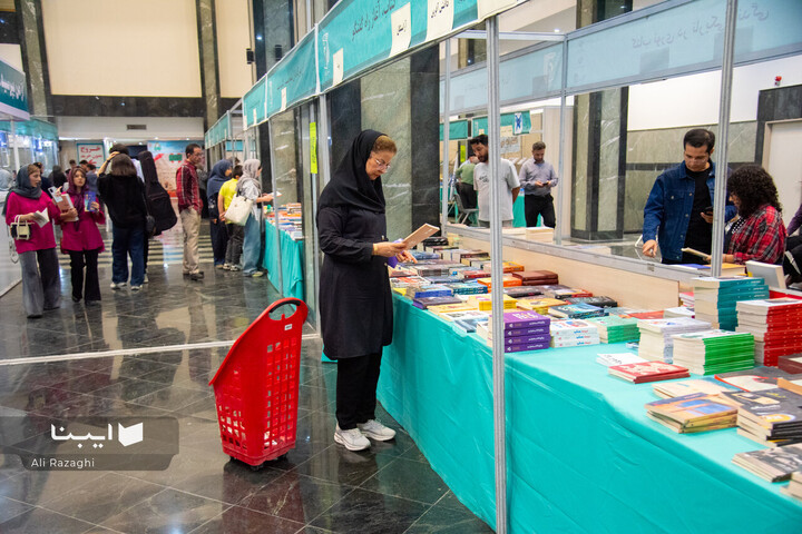 نمایشگاه کتاب آذربایجان غربی