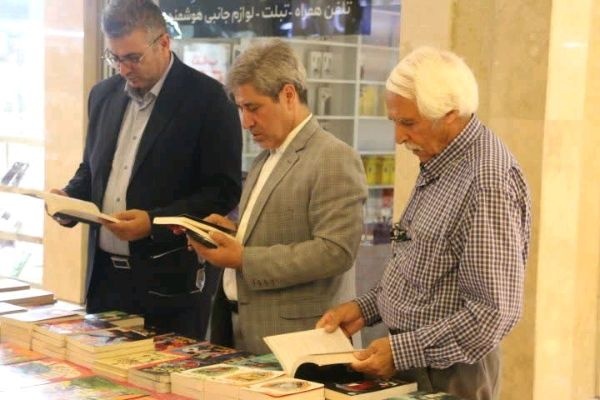 نمایشگاه کتاب با بیش از هزار عنوان در خوی برپا شده است