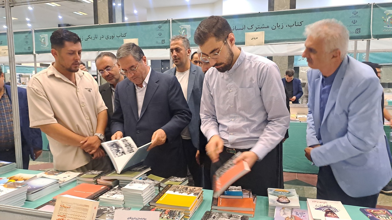 نمایشگاهی برای بازگرداندن کتاب به بخشی از گفتوگوهای روزمره