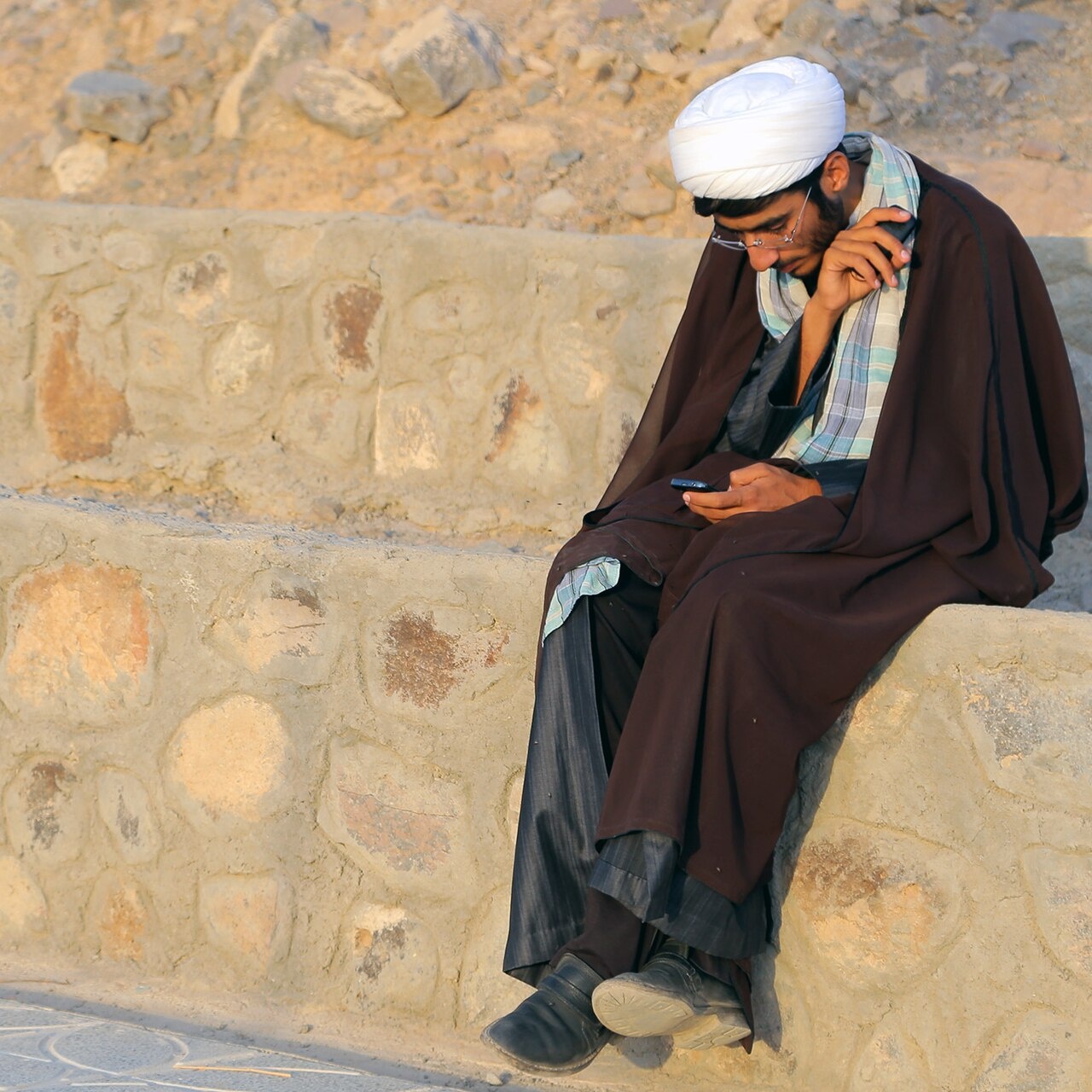میان ایمان و تردید؛ مواجهه یک روحانی با جهان مدرن