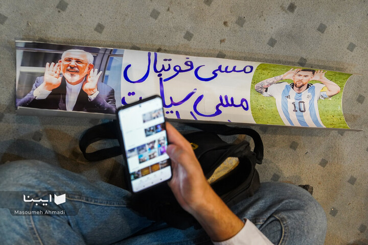 رونمایی سه کتاب از ظریف