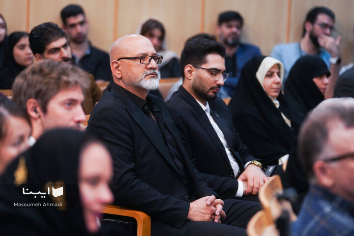 رونمایی سه کتاب از ظریف