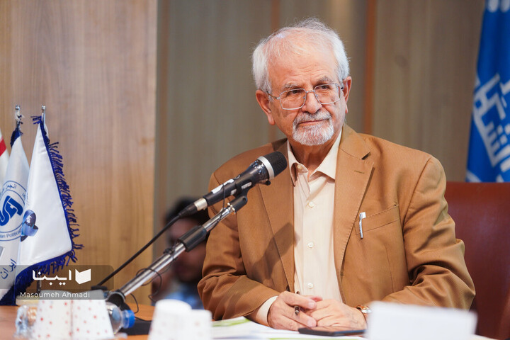 رونمایی سه کتاب از ظریف