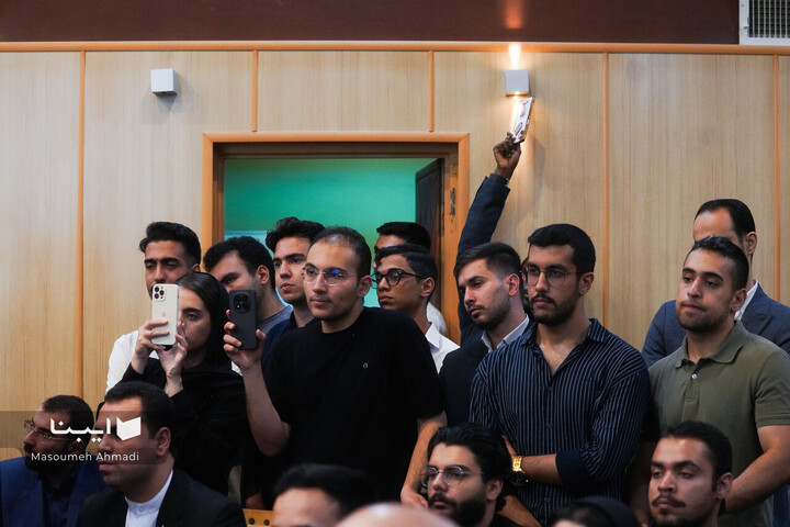 رونمایی سه کتاب از ظریف