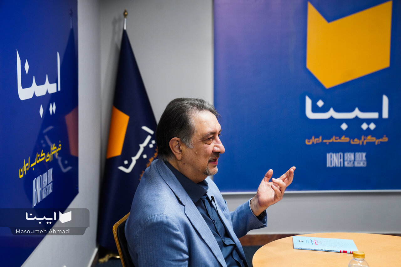 به تربیت روشنفکر سرگشته مشغولیم
