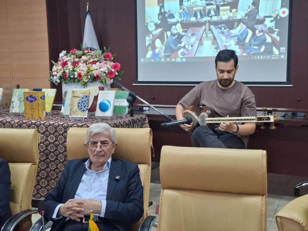 کتابخانه‌ی سعید حمیدیان به دانشگاه علامه اهدا شد