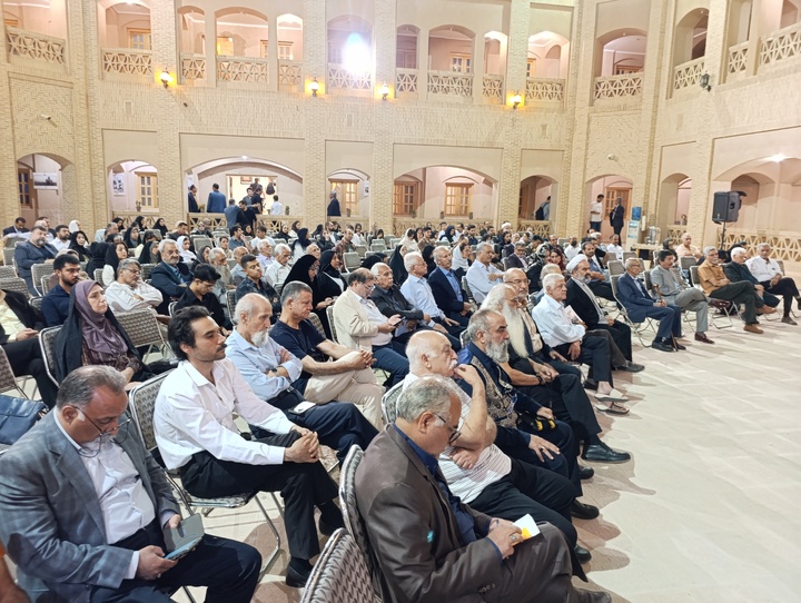 کتابخانه وزیری یزد، میزبان نشست «آیینه‌دار غزل»