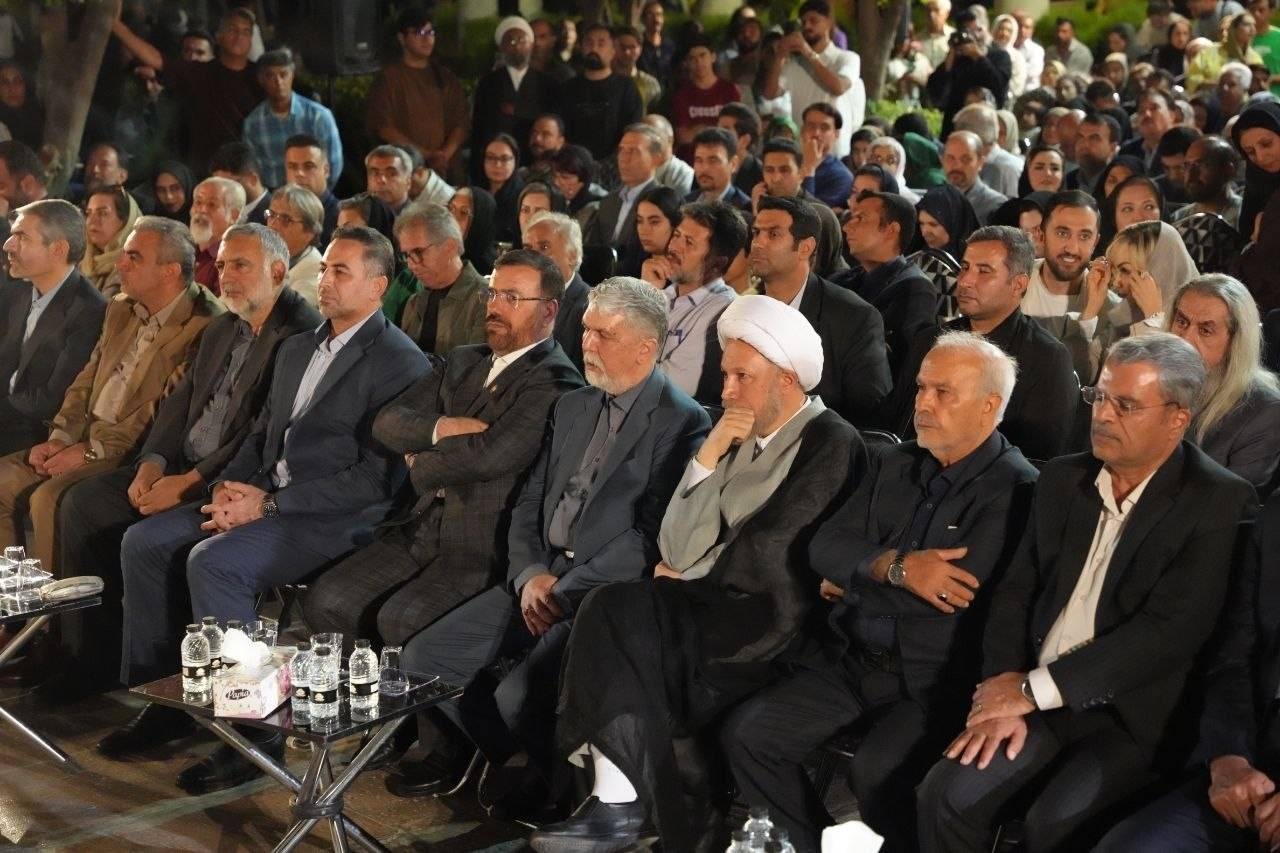حافظ غزل فارسی را متفاوت کرد