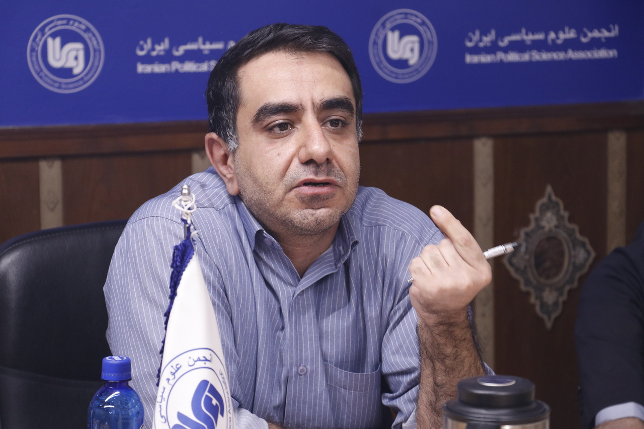 ایدئولوژی‌زدایی از ساحت فلسفه
