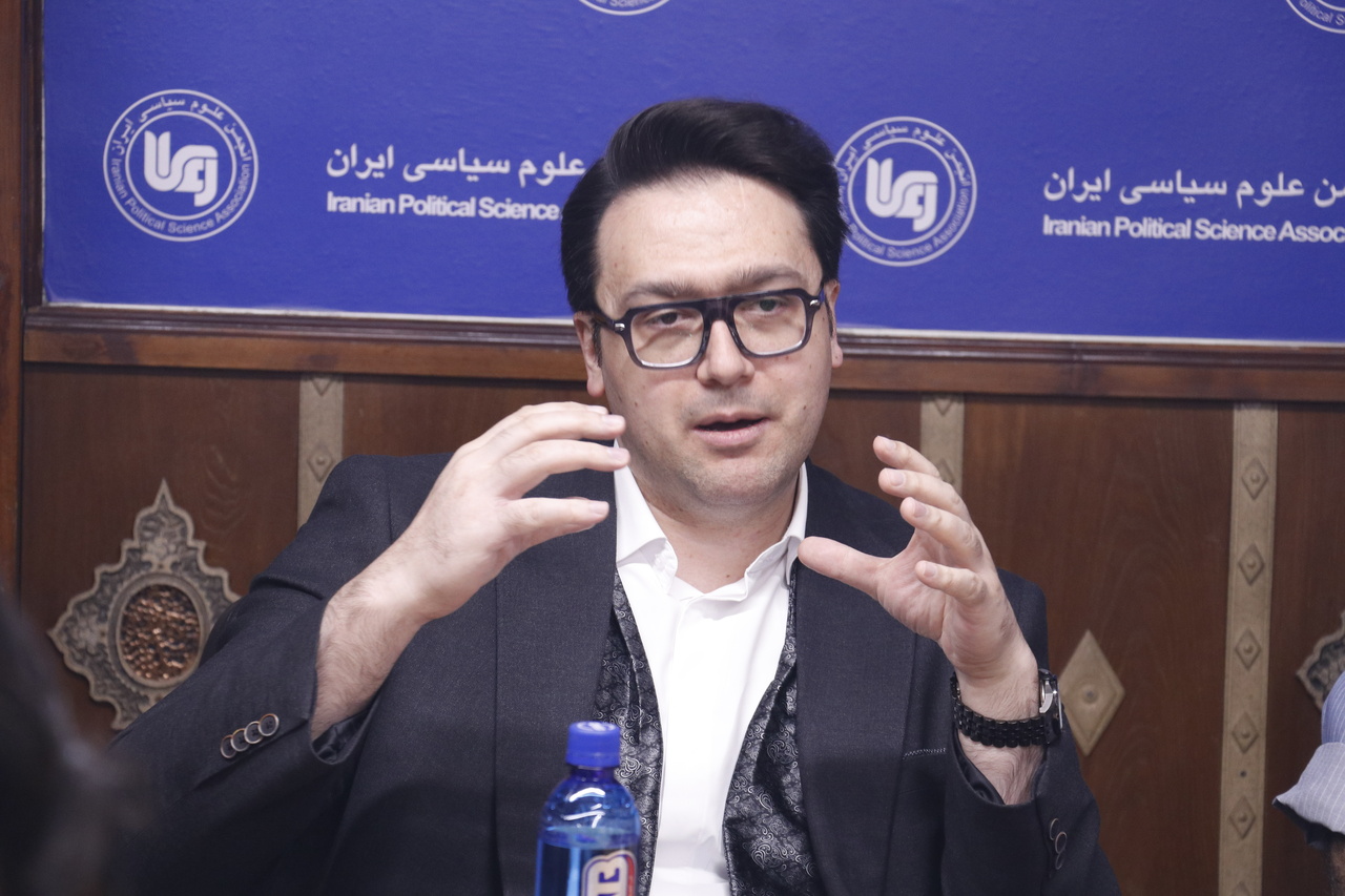 ایدئولوژی‌زدایی از ساحت فلسفه
