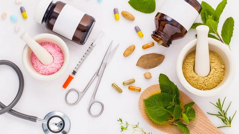 از جزئینگری مدرن تا کلنگری کهن در مناقشه طب سنتی و مدرن