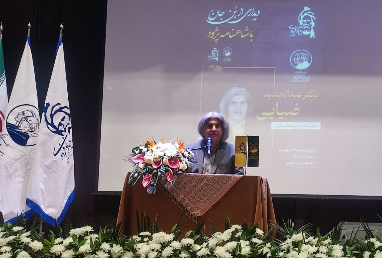 ایرانیان در شاهنامه آغازگر جنگ نیستند