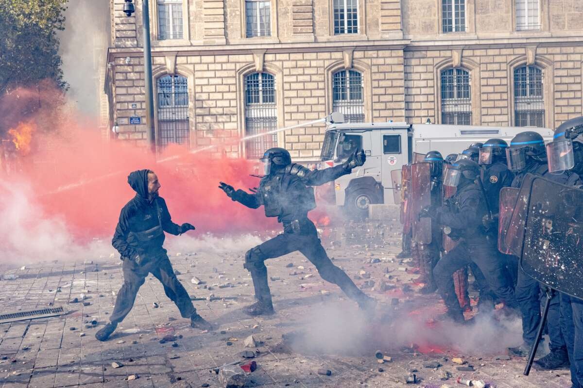 فرانسوی‌ها راهی جز رفتن به سوی جمهوری ششم ندارند