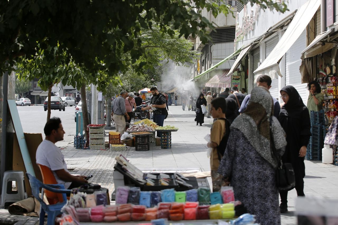 اخلاق خسروانی و شادزیستن