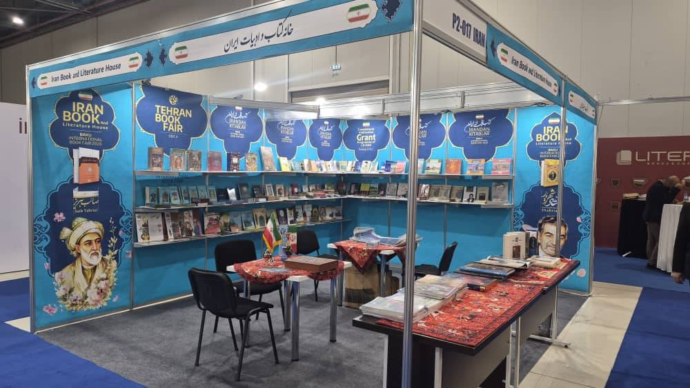 بازدید وزیر فرهنگ جمهوری آذربایجان از غرفه جمهوری اسلامی ایران