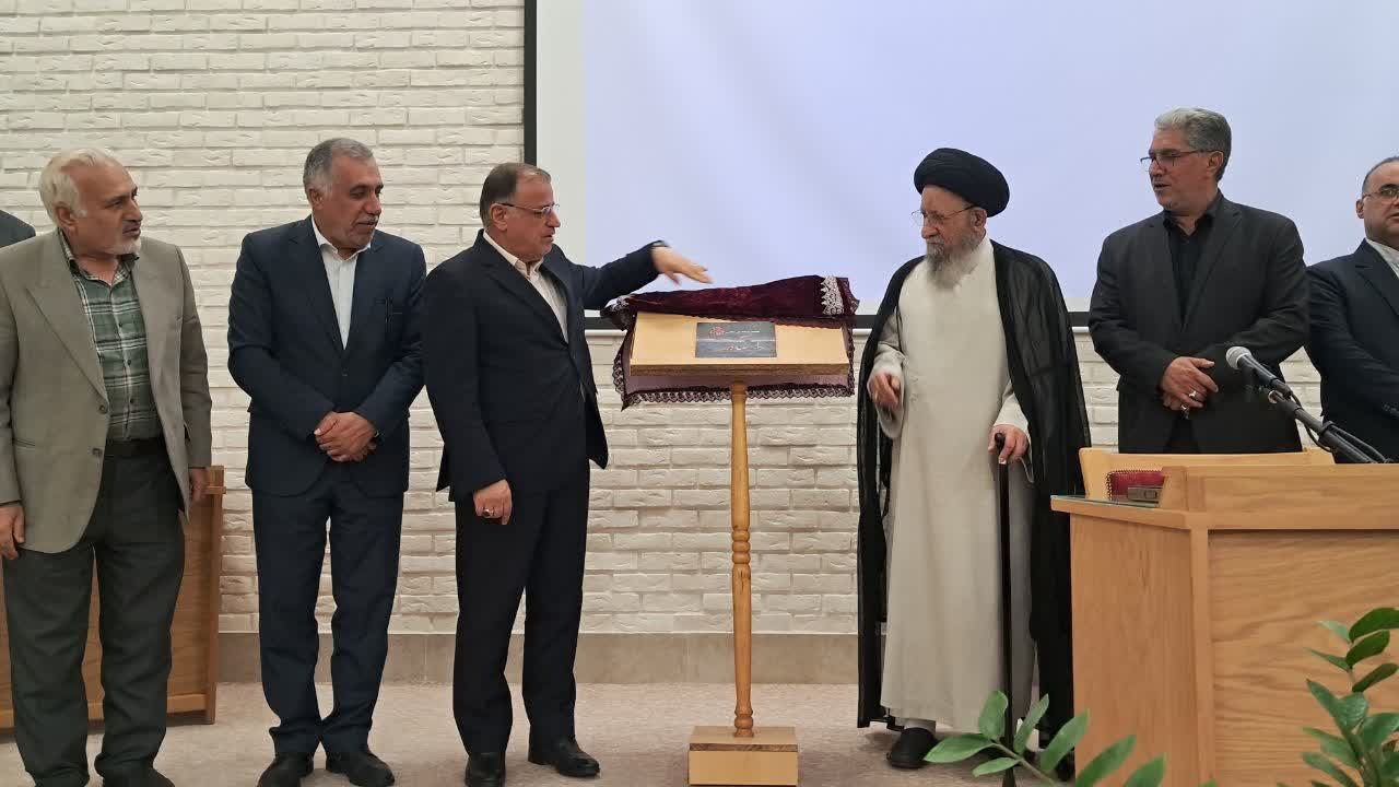 کتاب پنجمین رویداد ملی عکس «نگاه سرخ» در گلستان رونمایی شد