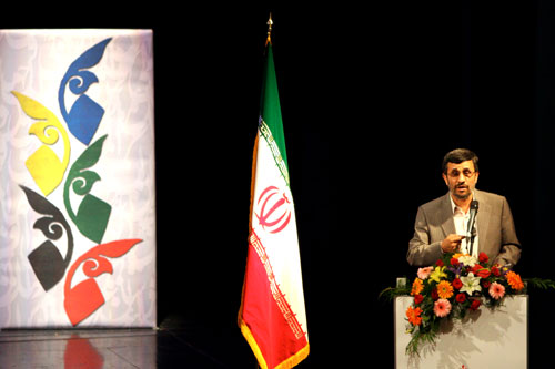 دكتر احمدي نژاد: انتشار پيام انساني شاعران، مجاهدتی بزرگ است
