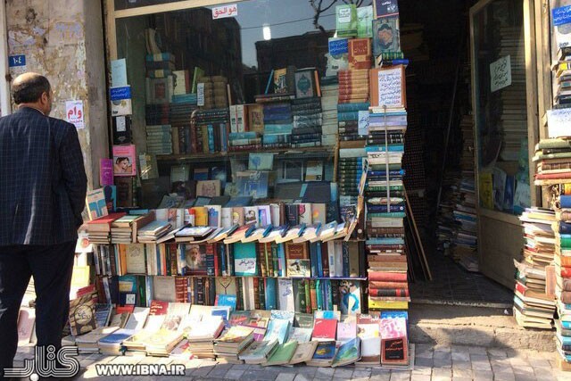 کتابگردی مسئولان قزوین در رکود کتابفروشی‌های شهر