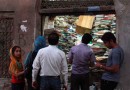 همنشینی عطف کتاب و قنداق تفنگ در خیابان تاریخی شیراز
