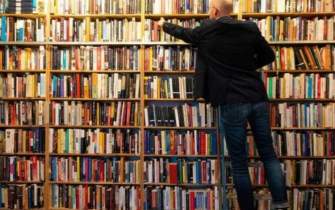 کتاب‌فروشی‌ها در سراسر جهان چگونه با کرونا مقابله می‌کنند؟