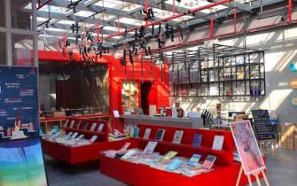 کمک آمازون چینی به کتابفروشی‌های شهر پکن