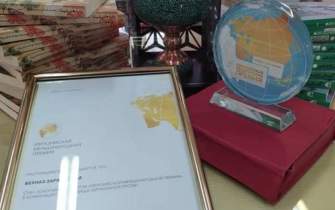 تحویل نشان اوراسیا به خالق «گلستان یازدهم»/ ادبیات پایداری اولین جایزه بین‌المللی را گرفت