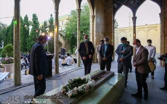 آرامگاه صائب در اصفهان همچنان مهجور است