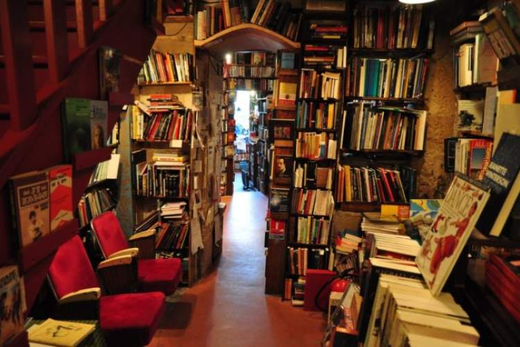 اتاق جیغ کتابفروشی مشهور شهر قاهره+عکس