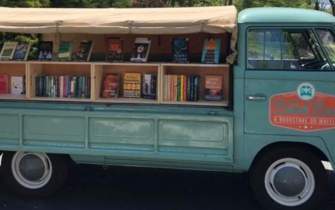 آمازون اتوبوسی به نفع کتابخانه مدارس ابتدایی