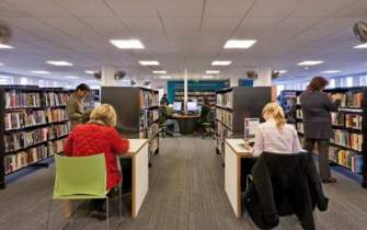 کتابخانه‌های عمومی بریتانیا همچنان قربانی کرونا