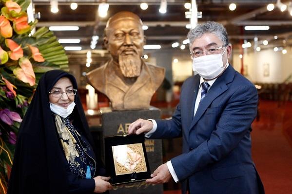 تندیس «آبای» شاعر قزاقستانی در موزه كتاب و میراث مستند کتابخانه ملی ایران جانمایی شد