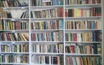 کتابخانه‌دار شدن یک روستا در سردشت به‌همت هنرمند کتاب‌دوست سنندجی