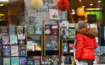 ایستادگی کتابفروشان انگلیسی در برابر همه‌گیری برای ثبت بیشترین فروش پس از هشت سال