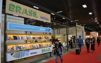 تبلیغ ناشران برزیلی قبل از شرکت در نمایشگاه کتاب فرانکفورت