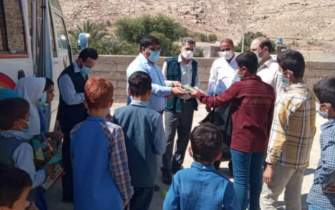 کتابخانه سیار کانون پرورش فکری کودکان و نوجوانان خوزستان به روستای دره اسطل باغملک رفت