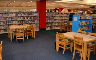 تجهیز کتابخانه‌های 2 خیریه توسط باشگاه هواداران کتاب