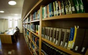 کتابخانه و موزه ملی ملک پنج مجموعه کتاب به مراکز نیازمند اهدا کرد