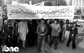 نقش کارگران در انقلاب 57 را باید متناسب با موقعیت‌ها سنجید/ حضور کارگران در تحولات سیاسی ایران