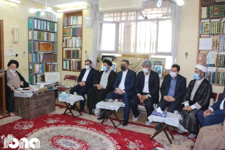 وزیر فرهنگ و ارشاد اسلامی با آیت الله شفیعی دیدار و به شهید سید محسن شفیعی و شهدای گمنام ادای احترام کرد