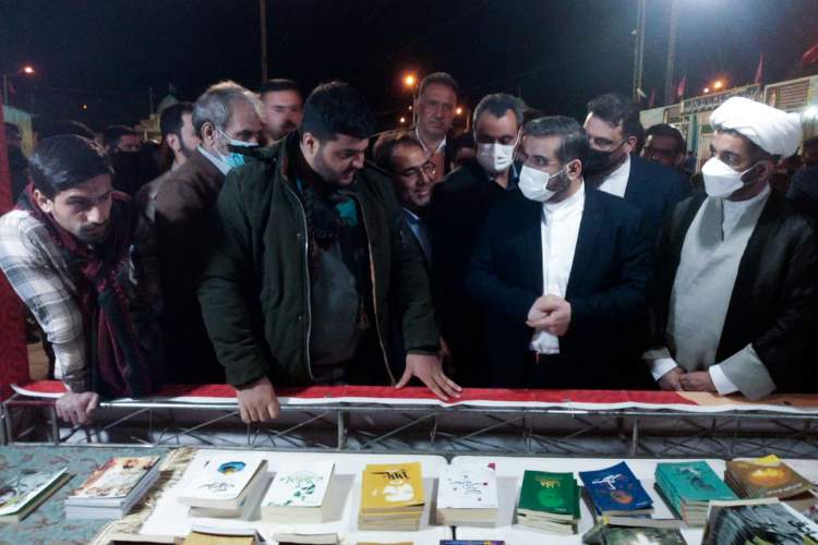 بازدید وزیر فرهنگ و ارشاد اسلامی از غرفه «راه یار» در یادمان شهدای هویزه