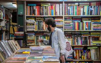 سایه کنکور بر سر بازار کتاب‌های کمک آموزشی/ کم‌کاری ناشران معتبر دانشگاهی