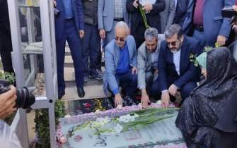 وزیر فرهنگ و ارشاد اسلامی به مقام شامخ شهید سلیمانی ادای احترام کرد