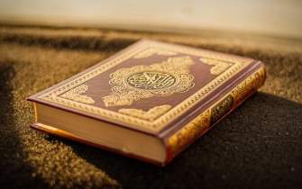 اهدای قرآن به مساجد زنجان