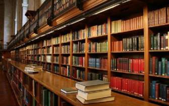 اهدای 350 جلد کتاب به کتابخانه‌های عمومی زنجان توسط نائب رئیس کمیسیون بهداشت مجلس